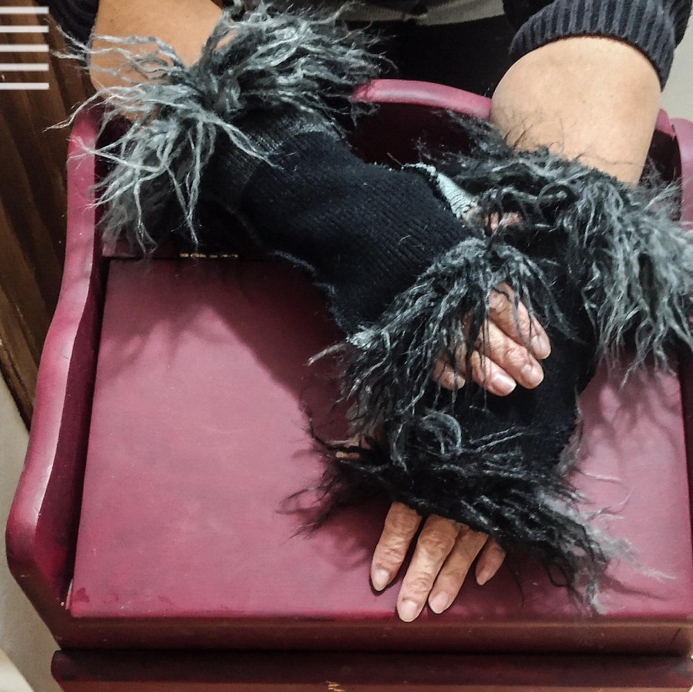 Fingerless Furry gloves